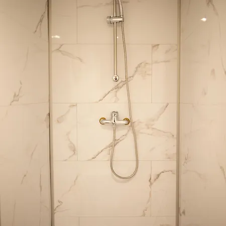 Cocon Avec Dans Le Centre *