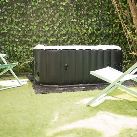 Cocon Avec Dans Le Centre